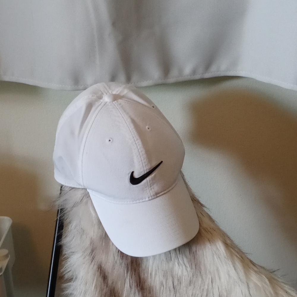 Womens Nike golf hat